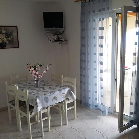 Apartments "Sea View" Miki & Ivana Bol Oda fotoğraf